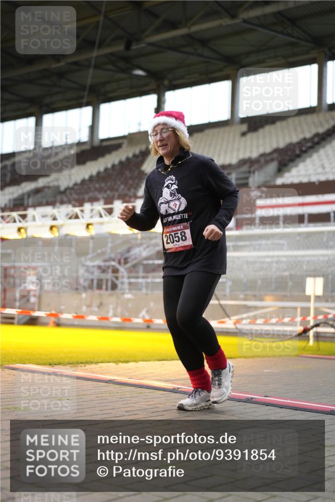 07.12.2025 - St. Pauli X-Mass-Run No. 15 Patografie http://msf.ph/oto/9391854 07.12.2025 10:44:45 Ziel 86, 2058, 3132, 4876 meine-sportfotos.de