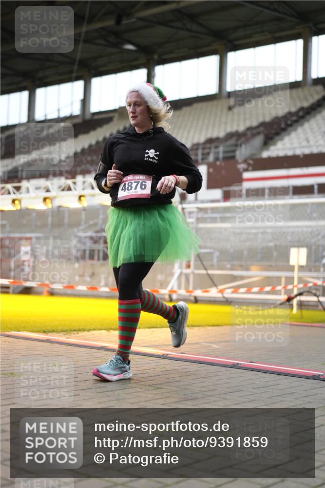 07.12.2025 - St. Pauli X-Mass-Run No. 15 Patografie http://msf.ph/oto/9391859 07.12.2025 10:44:51 Ziel 86, 2058, 4876 meine-sportfotos.de