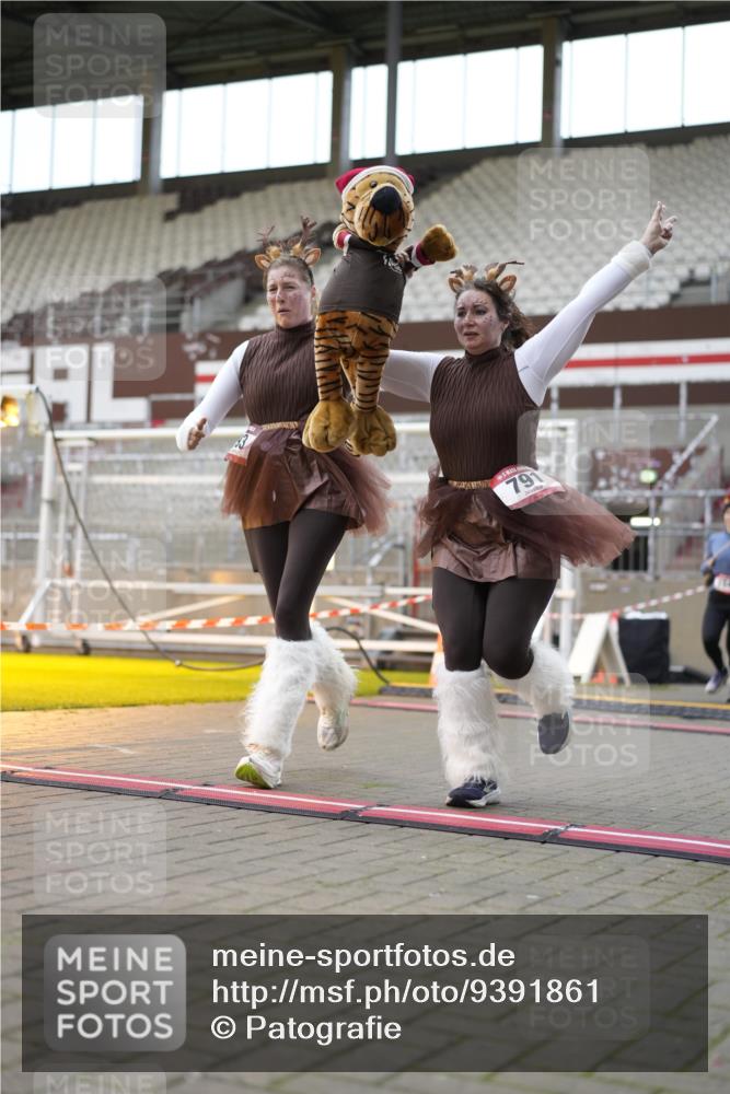 07.12.2025 - St. Pauli X-Mass-Run No. 15 Patografie http://msf.ph/oto/9391861 07.12.2025 10:44:57 Ziel 86, 791, 793, 1415, 1419, 1546, 2058, 2525, 4876 meine-sportfotos.de