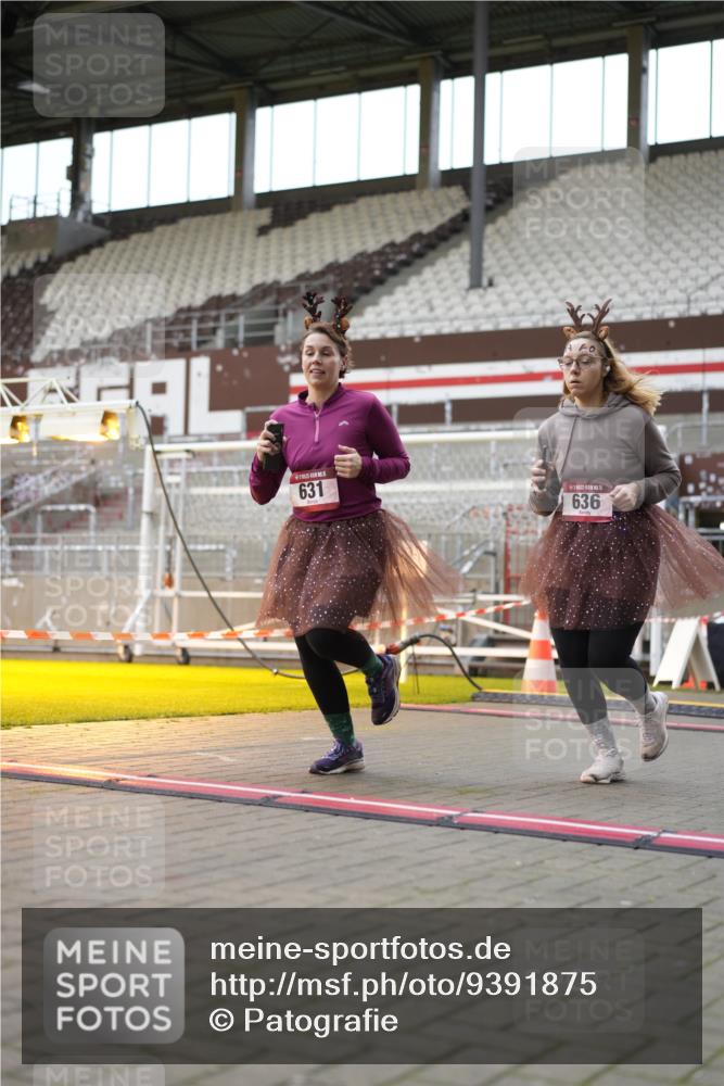 07.12.2025 - St. Pauli X-Mass-Run No. 15 Patografie http://msf.ph/oto/9391875 07.12.2025 10:45:06 Ziel 631, 636, 791, 793, 1245, 1415, 1419, 1546, 2086, 2158, 2524, 2525, 3350 meine-sportfotos.de