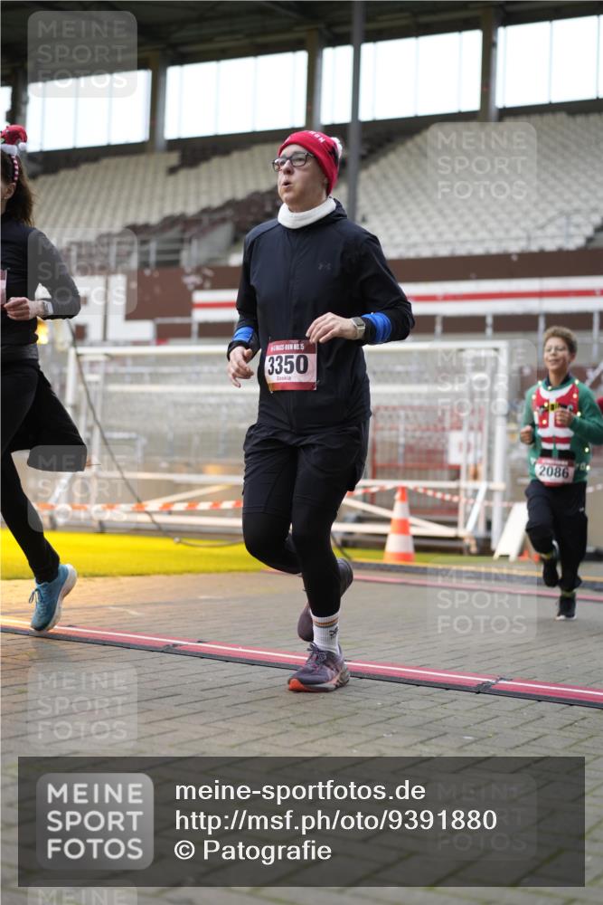 07.12.2025 - St. Pauli X-Mass-Run No. 15 Patografie http://msf.ph/oto/9391880 07.12.2025 10:45:09 Ziel 82, 631, 636, 791, 793, 1245, 1415, 1419, 1546, 2086, 2158, 2220, 2524, 2525, 3350 meine-sportfotos.de