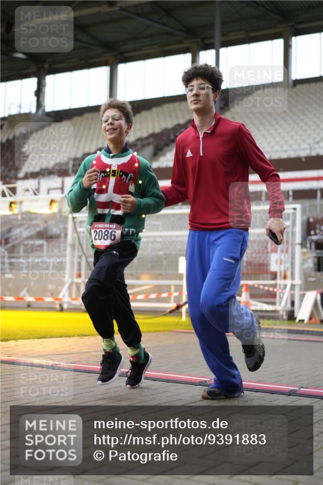 07.12.2025 - St. Pauli X-Mass-Run No. 15 Patografie http://msf.ph/oto/9391883 07.12.2025 10:45:10 Ziel 82, 631, 636, 791, 793, 1245, 1415, 1419, 1546, 2086, 2158, 2220, 2524, 2525, 2934, 3350 meine-sportfotos.de