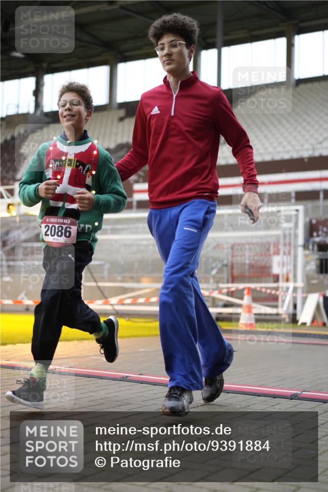 07.12.2025 - St. Pauli X-Mass-Run No. 15 Patografie http://msf.ph/oto/9391884 07.12.2025 10:45:11 Ziel 82, 401, 631, 636, 791, 793, 1245, 1415, 1419, 1546, 2086, 2158, 2220, 2355, 2356, 2524, 2525, 2926, 2934, 3350 meine-sportfotos.de