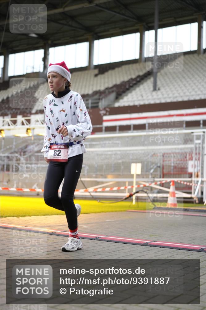 07.12.2025 - St. Pauli X-Mass-Run No. 15 Patografie http://msf.ph/oto/9391887 07.12.2025 10:45:13 Ziel 82, 401, 430, 467, 631, 636, 793, 1096, 1245, 1415, 1419, 1546, 2086, 2158, 2220, 2355, 2356, 2524, 2525, 2926, 2934, 3350 meine-sportfotos.de