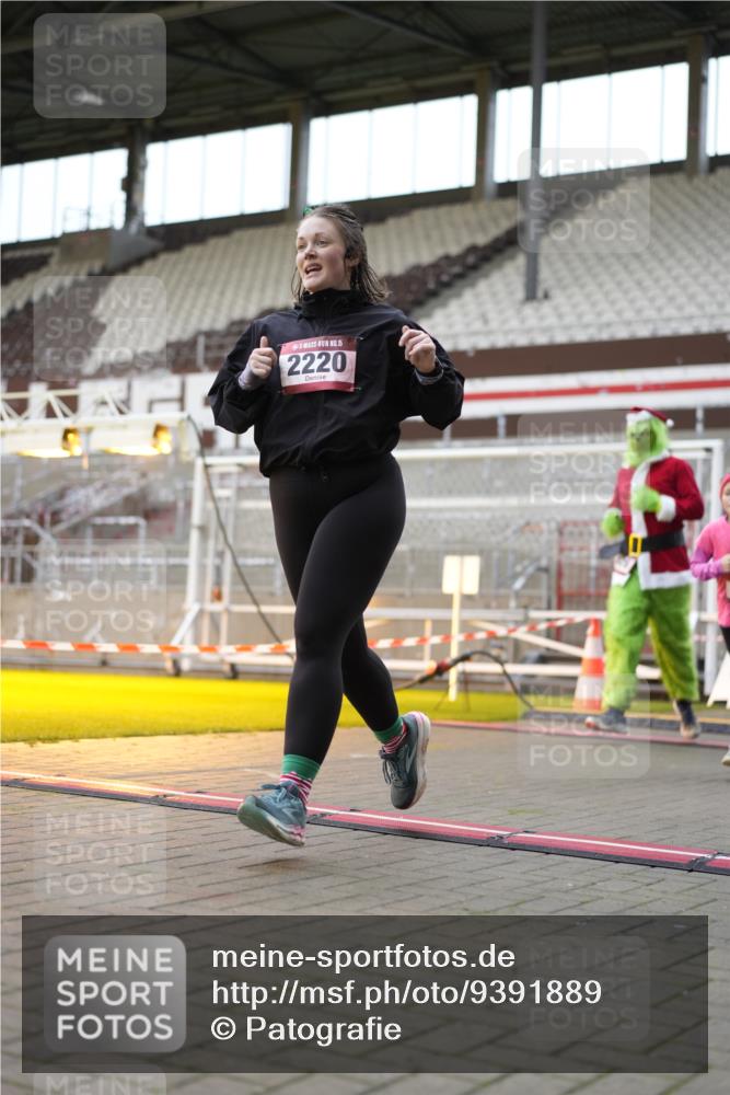 07.12.2025 - St. Pauli X-Mass-Run No. 15 Patografie http://msf.ph/oto/9391889 07.12.2025 10:45:14 Ziel 82, 401, 430, 467, 631, 636, 1096, 1245, 1415, 1419, 1546, 2086, 2158, 2220, 2355, 2356, 2524, 2525, 2535, 2926, 2934, 3350 meine-sportfotos.de