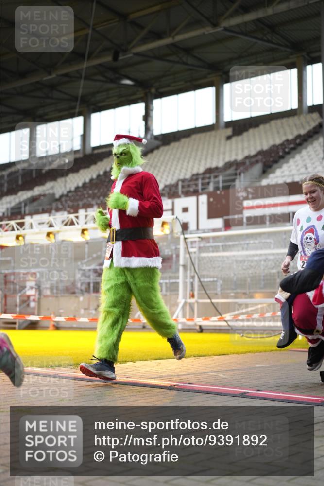 07.12.2025 - St. Pauli X-Mass-Run No. 15 Patografie http://msf.ph/oto/9391892 07.12.2025 10:45:16 Ziel 82, 401, 430, 467, 631, 636, 1096, 1245, 1419, 2086, 2158, 2220, 2355, 2356, 2524, 2525, 2535, 2926, 2934, 3350 meine-sportfotos.de