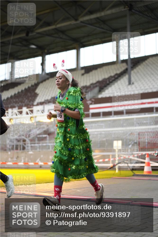 07.12.2025 - St. Pauli X-Mass-Run No. 15 Patografie http://msf.ph/oto/9391897 07.12.2025 10:45:18 Ziel 82, 401, 430, 467, 631, 636, 1096, 1245, 2086, 2158, 2220, 2355, 2356, 2524, 2535, 2926, 2934, 3350 meine-sportfotos.de