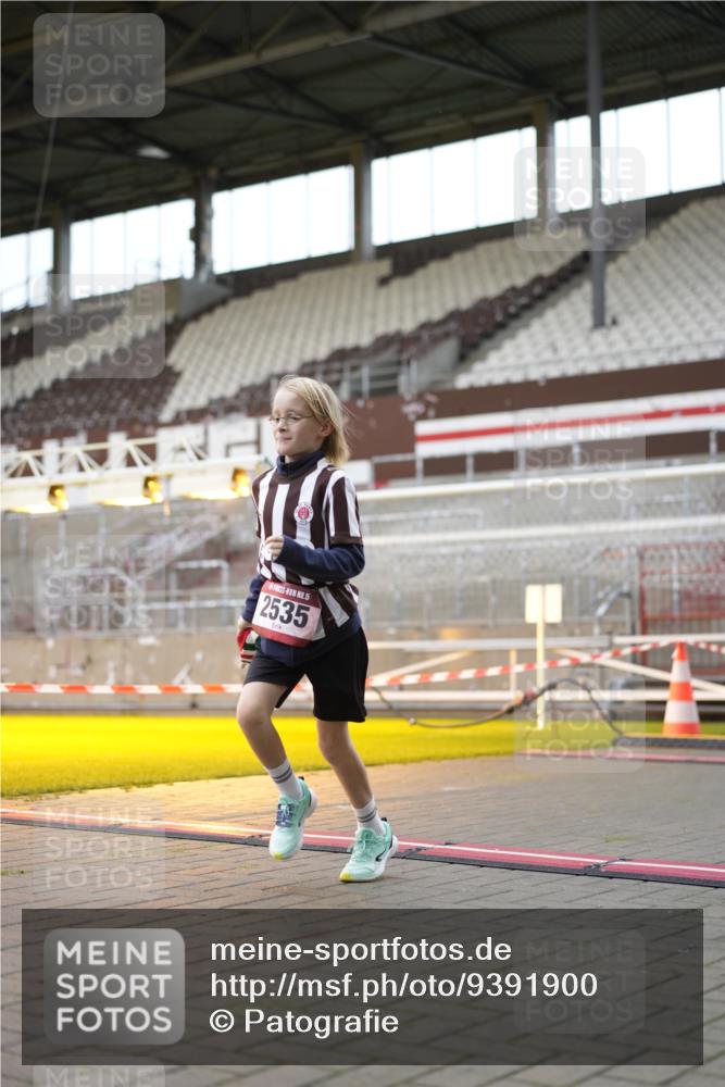 07.12.2025 - St. Pauli X-Mass-Run No. 15 Patografie http://msf.ph/oto/9391900 07.12.2025 10:45:19 Ziel 82, 401, 430, 467, 631, 636, 1096, 1245, 2086, 2158, 2220, 2355, 2356, 2535, 2926, 2934, 3350 meine-sportfotos.de