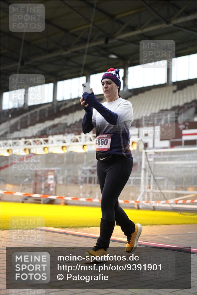 07.12.2025 - St. Pauli X-Mass-Run No. 15 Patografie http://msf.ph/oto/9391901 07.12.2025 10:45:29 Ziel 401, 430, 467, 1096, 1823, 2220, 2355, 2356, 2535, 2926, 2934, 4854, 4860 meine-sportfotos.de