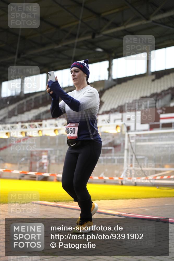 07.12.2025 - St. Pauli X-Mass-Run No. 15 Patografie http://msf.ph/oto/9391902 07.12.2025 10:45:29 Ziel 401, 430, 467, 1096, 1823, 2220, 2355, 2356, 2535, 2926, 2934, 4854, 4860 meine-sportfotos.de