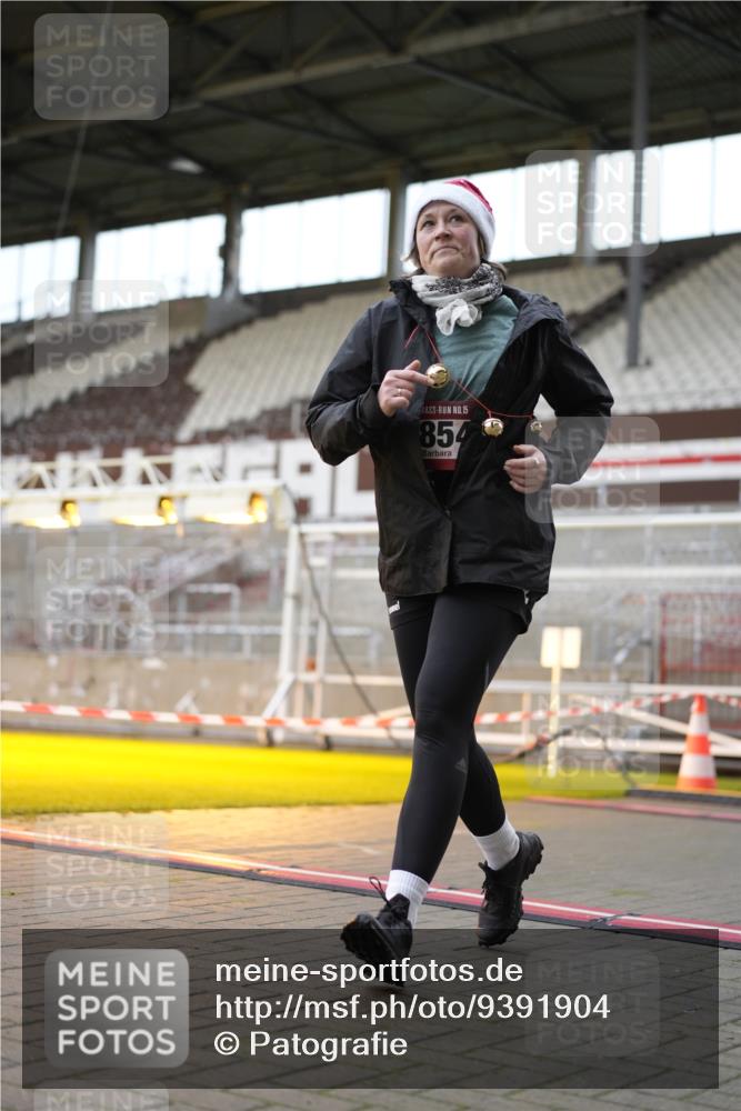 07.12.2025 - St. Pauli X-Mass-Run No. 15 Patografie http://msf.ph/oto/9391904 07.12.2025 10:45:34 Ziel 1823, 2218, 2324, 2326, 2535, 3835, 3838, 4762, 4854, 4860 meine-sportfotos.de