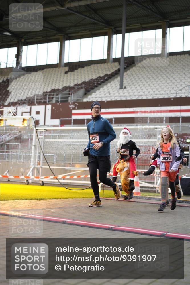 07.12.2025 - St. Pauli X-Mass-Run No. 15 Patografie http://msf.ph/oto/9391907 07.12.2025 10:45:37 Ziel 1823, 2076, 2218, 2324, 2326, 3835, 3838, 4762, 4854, 4860 meine-sportfotos.de