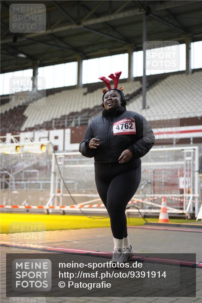 07.12.2025 - St. Pauli X-Mass-Run No. 15 Patografie http://msf.ph/oto/9391914 07.12.2025 10:45:40 Ziel 1823, 2076, 2079, 2089, 2218, 2324, 2326, 3835, 3838, 4762, 4854, 4860 meine-sportfotos.de