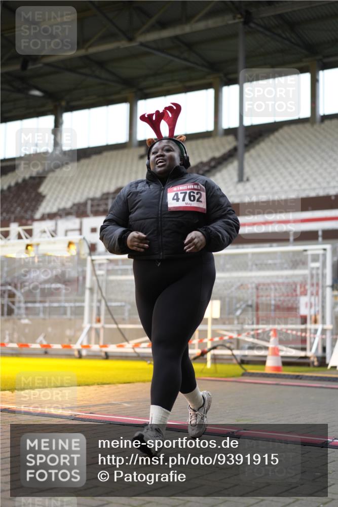 07.12.2025 - St. Pauli X-Mass-Run No. 15 Patografie http://msf.ph/oto/9391915 07.12.2025 10:45:40 Ziel 1823, 2076, 2079, 2089, 2218, 2324, 2326, 3835, 3838, 4762, 4854, 4860 meine-sportfotos.de