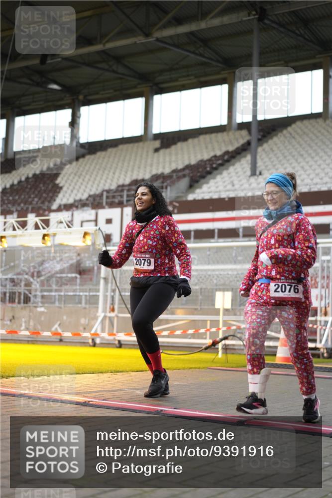 07.12.2025 - St. Pauli X-Mass-Run No. 15 Patografie http://msf.ph/oto/9391916 07.12.2025 10:45:43 Ziel 1823, 2076, 2079, 2089, 2218, 2324, 2326, 3835, 3838, 4616, 4619, 4620, 4762, 4854, 4860 meine-sportfotos.de