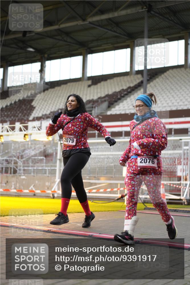 07.12.2025 - St. Pauli X-Mass-Run No. 15 Patografie http://msf.ph/oto/9391917 07.12.2025 10:45:43 Ziel 1823, 2076, 2079, 2089, 2218, 2324, 2326, 3835, 3838, 4616, 4619, 4620, 4762, 4854, 4860 meine-sportfotos.de