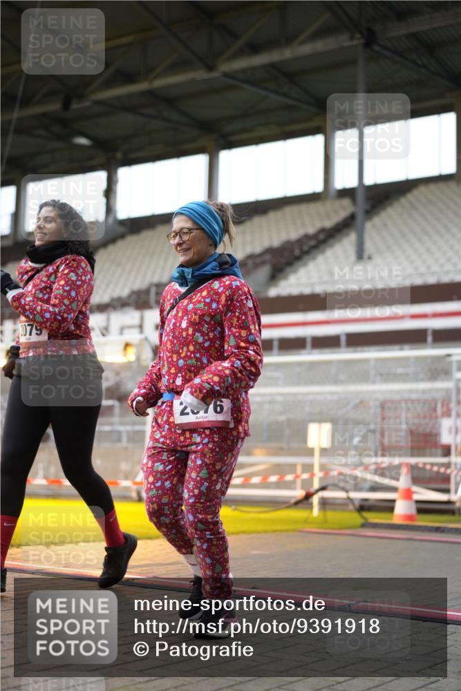 07.12.2025 - St. Pauli X-Mass-Run No. 15 Patografie http://msf.ph/oto/9391918 07.12.2025 10:45:44 Ziel 1041, 1715, 1823, 2076, 2079, 2089, 2218, 2324, 2326, 3835, 3838, 4616, 4619, 4620, 4762, 4854 meine-sportfotos.de