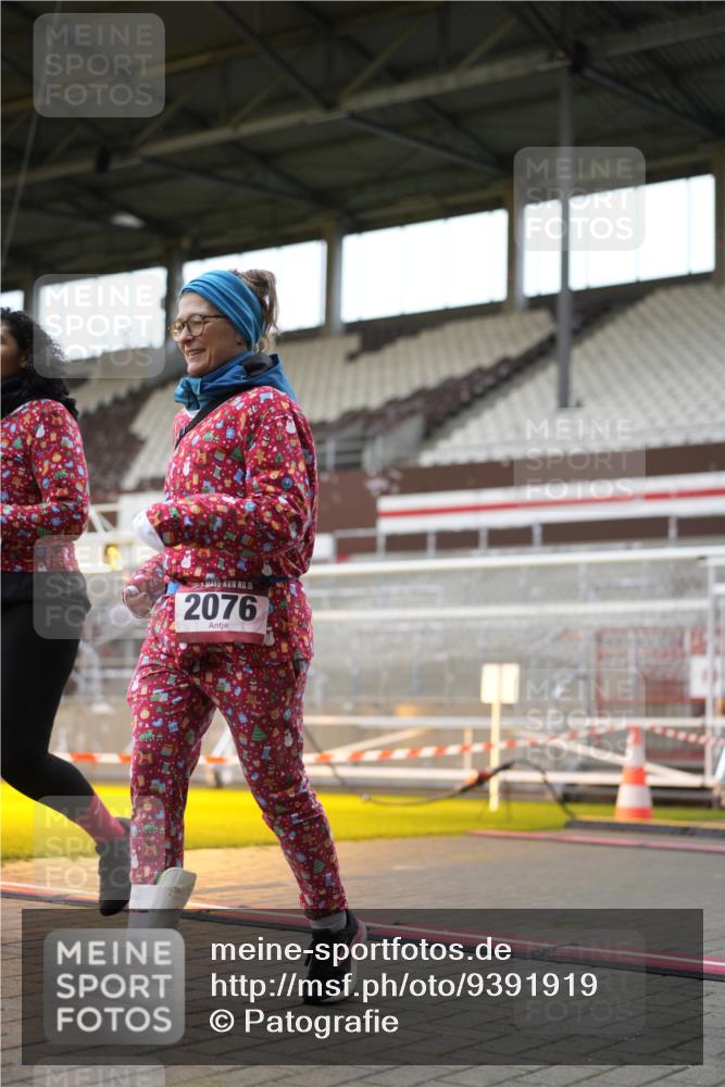 07.12.2025 - St. Pauli X-Mass-Run No. 15 Patografie http://msf.ph/oto/9391919 07.12.2025 10:45:44 Ziel 1041, 1715, 1823, 2076, 2079, 2089, 2218, 2324, 2326, 3835, 3838, 4616, 4619, 4620, 4762, 4854 meine-sportfotos.de