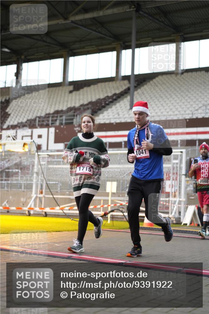07.12.2025 - St. Pauli X-Mass-Run No. 15 Patografie http://msf.ph/oto/9391922 07.12.2025 10:45:49 Ziel 1041, 1715, 2076, 2079, 2080, 2089, 2218, 2324, 2326, 2423, 2733, 2734, 3835, 3838, 4616, 4619, 4620, 4762 meine-sportfotos.de