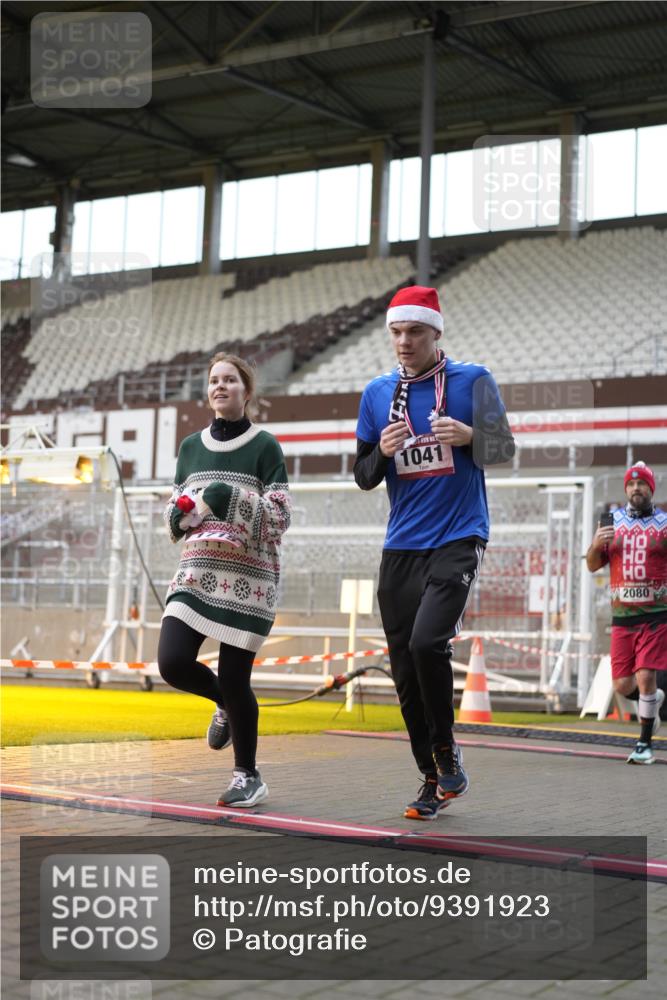 07.12.2025 - St. Pauli X-Mass-Run No. 15 Patografie http://msf.ph/oto/9391923 07.12.2025 10:45:49 Ziel 1041, 1715, 2076, 2079, 2080, 2089, 2218, 2324, 2326, 2423, 2733, 2734, 3835, 3838, 4616, 4619, 4620, 4762 meine-sportfotos.de