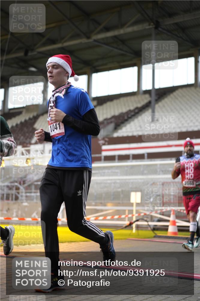07.12.2025 - St. Pauli X-Mass-Run No. 15 Patografie http://msf.ph/oto/9391925 07.12.2025 10:45:50 Ziel 1041, 1715, 2076, 2079, 2080, 2089, 2218, 2324, 2326, 2423, 2733, 2734, 3835, 3838, 4616, 4619, 4620, 4762 meine-sportfotos.de