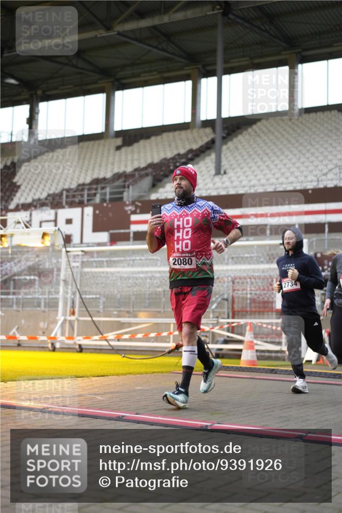 07.12.2025 - St. Pauli X-Mass-Run No. 15 Patografie http://msf.ph/oto/9391926 07.12.2025 10:45:50 Ziel 1041, 1715, 2076, 2079, 2080, 2089, 2218, 2324, 2326, 2423, 2733, 2734, 3835, 3838, 4616, 4619, 4620, 4762 meine-sportfotos.de