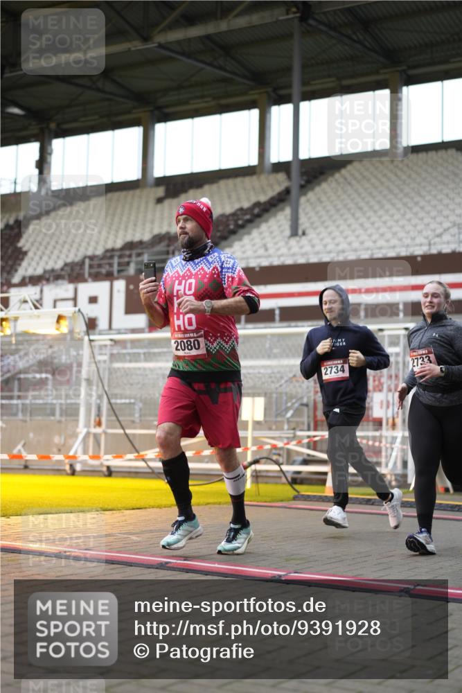 07.12.2025 - St. Pauli X-Mass-Run No. 15 Patografie http://msf.ph/oto/9391928 07.12.2025 10:45:51 Ziel 908, 1041, 1094, 1715, 2076, 2079, 2080, 2089, 2218, 2324, 2326, 2423, 2733, 2734, 3835, 3838, 4616, 4619, 4620, 4762 meine-sportfotos.de