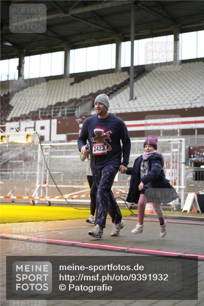 07.12.2025 - St. Pauli X-Mass-Run No. 15 Patografie http://msf.ph/oto/9391932 07.12.2025 10:45:53 Ziel 908, 1041, 1094, 1715, 2076, 2079, 2080, 2089, 2218, 2324, 2326, 2423, 2733, 2734, 4616, 4619, 4620, 4762 meine-sportfotos.de