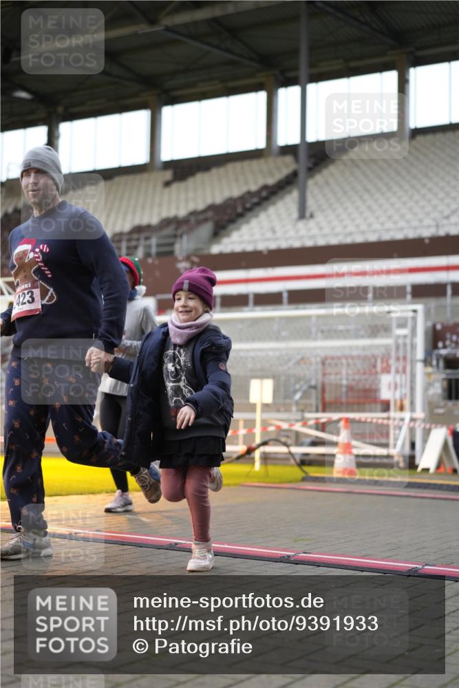 07.12.2025 - St. Pauli X-Mass-Run No. 15 Patografie http://msf.ph/oto/9391933 07.12.2025 10:45:54 Ziel 908, 1041, 1094, 1715, 2076, 2079, 2080, 2089, 2218, 2423, 2733, 2734, 4616, 4619, 4620, 4762 meine-sportfotos.de