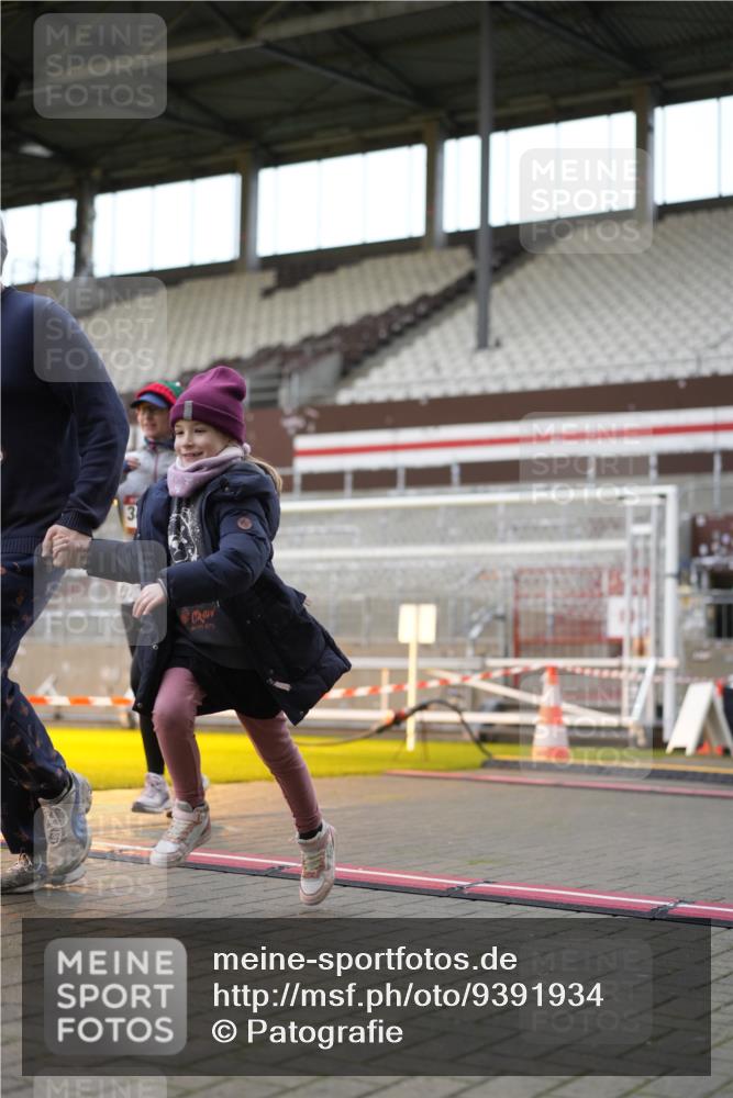 07.12.2025 - St. Pauli X-Mass-Run No. 15 Patografie http://msf.ph/oto/9391934 07.12.2025 10:45:54 Ziel 908, 1041, 1094, 1715, 2076, 2079, 2080, 2089, 2218, 2423, 2733, 2734, 4616, 4619, 4620, 4762 meine-sportfotos.de