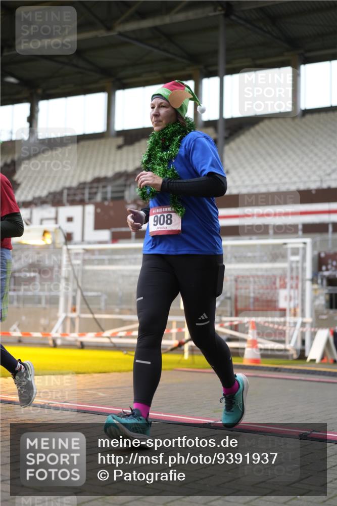 07.12.2025 - St. Pauli X-Mass-Run No. 15 Patografie http://msf.ph/oto/9391937 07.12.2025 10:45:56 Ziel 908, 1041, 1094, 1715, 2076, 2079, 2080, 2089, 2423, 2733, 2734, 4616, 4619, 4620 meine-sportfotos.de