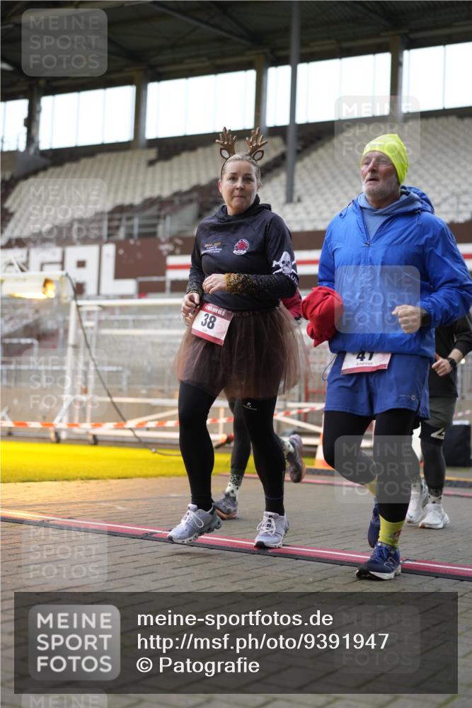 07.12.2025 - St. Pauli X-Mass-Run No. 15 Patografie http://msf.ph/oto/9391947 07.12.2025 10:46:06 Ziel 38, 41, 162, 168, 178, 183, 908, 1094, 1955, 2082, 2216, 2334, 2423, 2574, 2733, 2734 meine-sportfotos.de