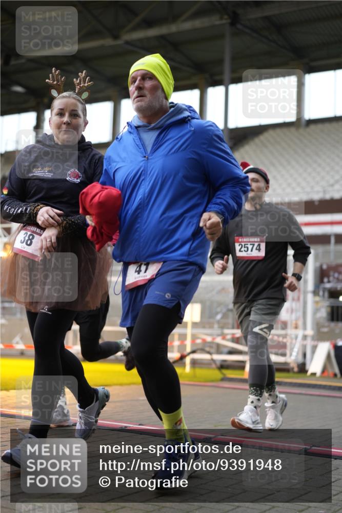 07.12.2025 - St. Pauli X-Mass-Run No. 15 Patografie http://msf.ph/oto/9391948 07.12.2025 10:46:07 Ziel 38, 41, 153, 162, 168, 178, 183, 908, 1094, 1955, 2082, 2216, 2334, 2423, 2574 meine-sportfotos.de