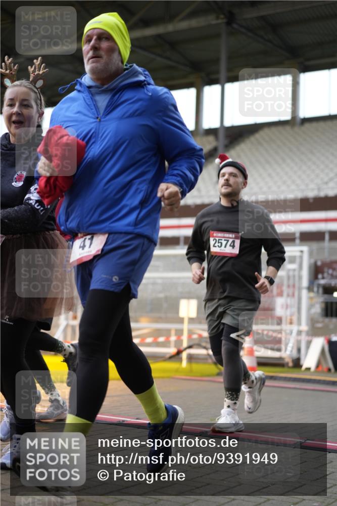 07.12.2025 - St. Pauli X-Mass-Run No. 15 Patografie http://msf.ph/oto/9391949 07.12.2025 10:46:07 Ziel 38, 41, 153, 162, 168, 178, 183, 908, 1094, 1955, 2082, 2216, 2334, 2423, 2574 meine-sportfotos.de