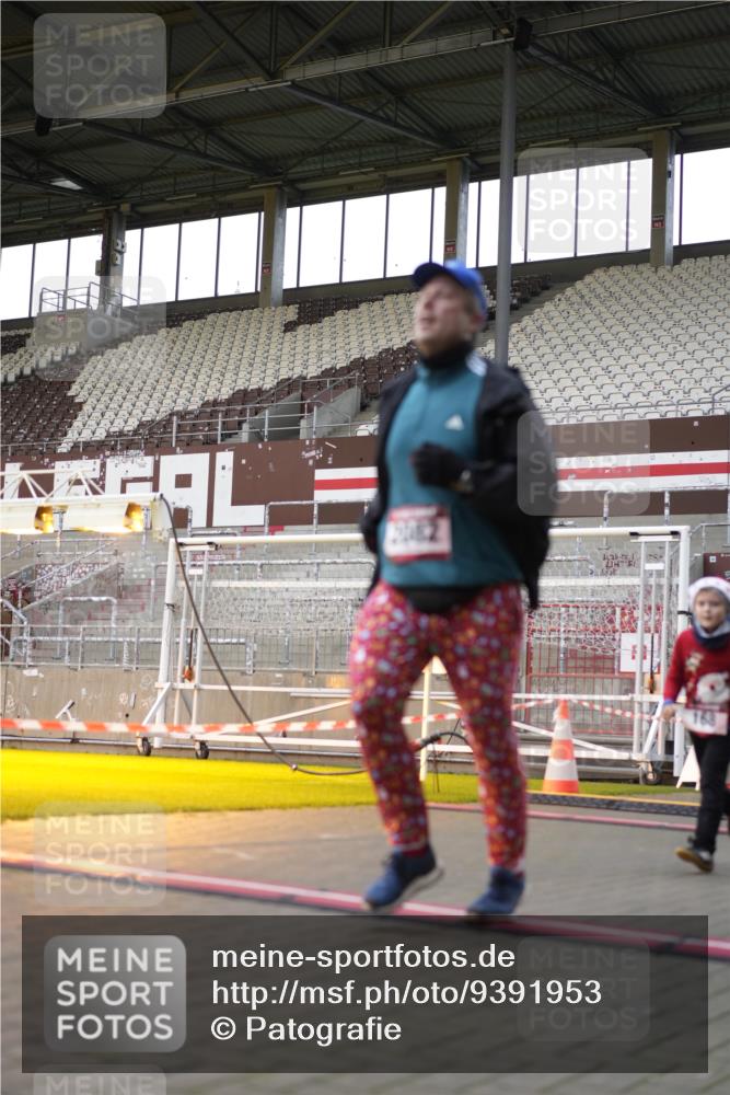 07.12.2025 - St. Pauli X-Mass-Run No. 15 Patografie http://msf.ph/oto/9391953 07.12.2025 10:46:09 Ziel 38, 41, 153, 162, 168, 178, 183, 908, 914, 917, 1094, 1955, 2082, 2216, 2334, 2574, 4589 meine-sportfotos.de