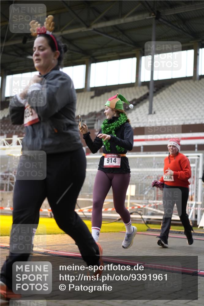 07.12.2025 - St. Pauli X-Mass-Run No. 15 Patografie http://msf.ph/oto/9391961 07.12.2025 10:46:14 Ziel 38, 41, 153, 162, 168, 178, 183, 641, 914, 917, 1040, 1043, 1955, 2082, 2092, 2216, 2303, 2306, 2334, 2574, 2960, 4589 meine-sportfotos.de