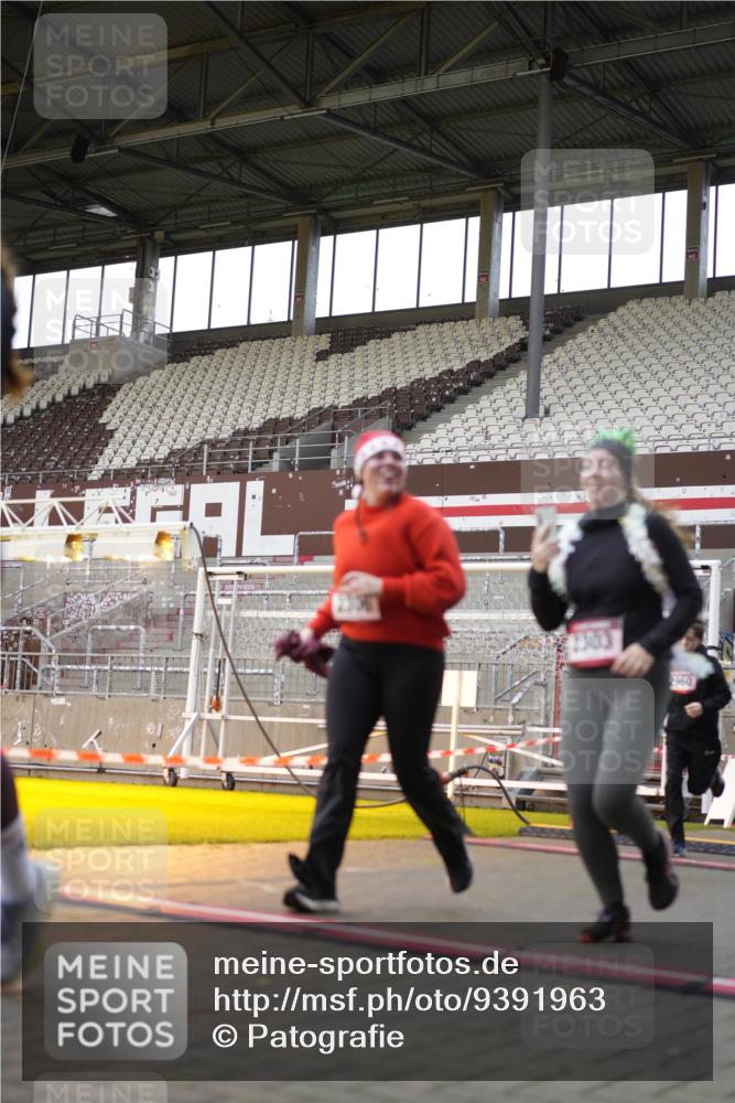 07.12.2025 - St. Pauli X-Mass-Run No. 15 Patografie http://msf.ph/oto/9391963 07.12.2025 10:46:15 Ziel 38, 41, 153, 162, 168, 178, 183, 641, 914, 917, 1040, 1043, 1955, 2082, 2092, 2216, 2303, 2306, 2334, 2574, 2960, 4589 meine-sportfotos.de
