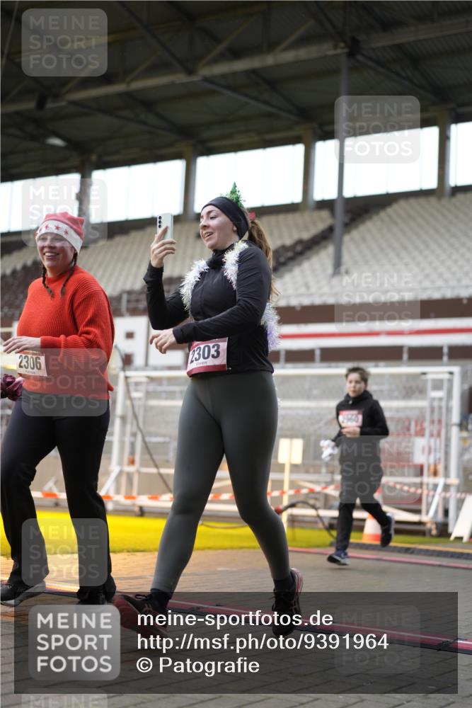 07.12.2025 - St. Pauli X-Mass-Run No. 15 Patografie http://msf.ph/oto/9391964 07.12.2025 10:46:16 Ziel 38, 41, 153, 162, 168, 178, 183, 479, 639, 641, 914, 917, 1040, 1043, 1955, 2082, 2092, 2216, 2303, 2306, 2334, 2574, 2960, 4589 meine-sportfotos.de