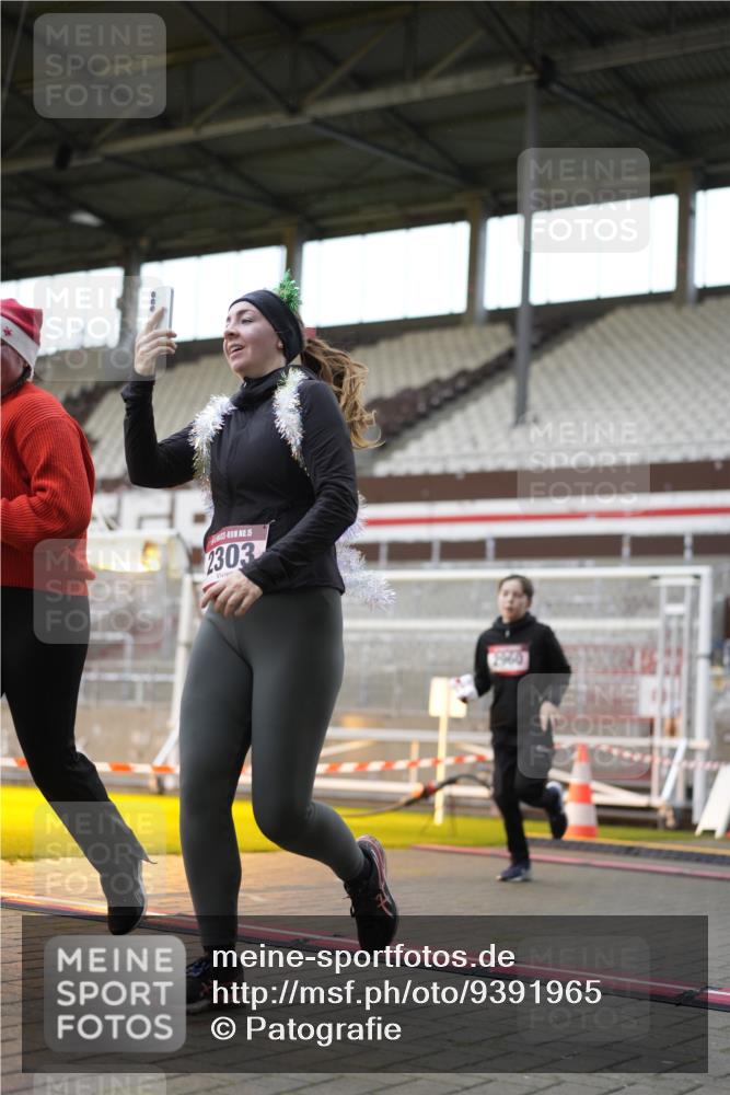 07.12.2025 - St. Pauli X-Mass-Run No. 15 Patografie http://msf.ph/oto/9391965 07.12.2025 10:46:16 Ziel 38, 41, 153, 162, 168, 178, 183, 479, 639, 641, 914, 917, 1040, 1043, 1955, 2082, 2092, 2216, 2303, 2306, 2334, 2574, 2960, 4589 meine-sportfotos.de