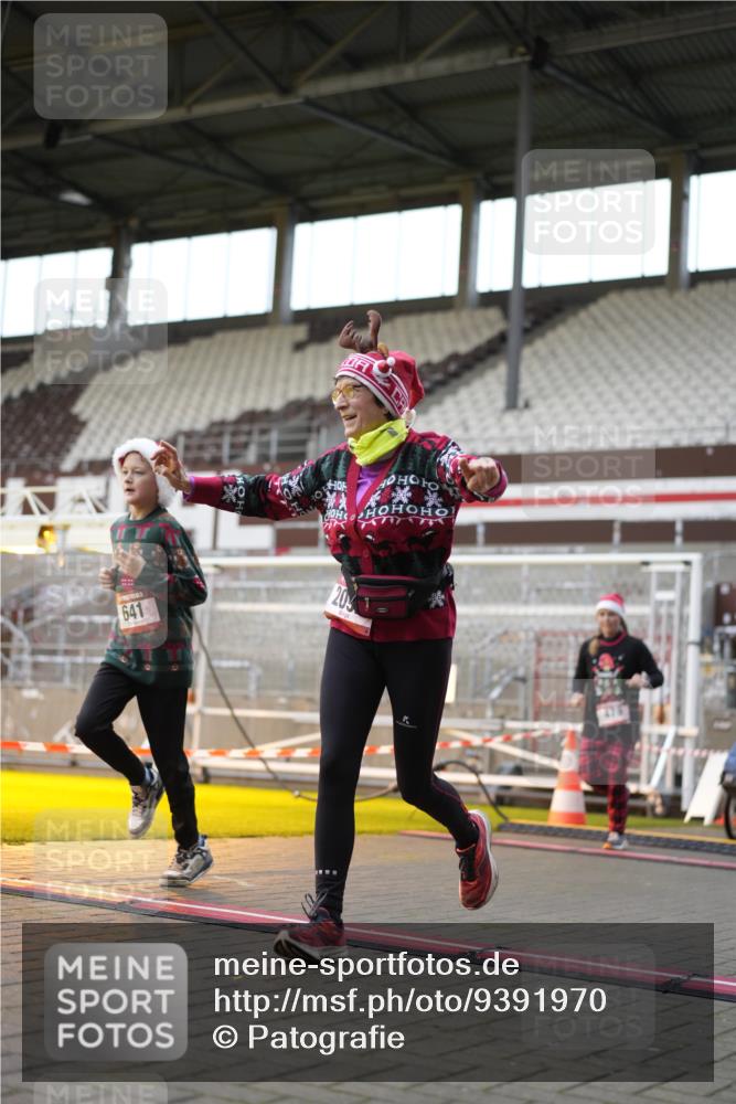 07.12.2025 - St. Pauli X-Mass-Run No. 15 Patografie http://msf.ph/oto/9391970 07.12.2025 10:46:19 Ziel 38, 41, 153, 168, 479, 485, 639, 641, 914, 917, 1040, 1043, 2082, 2092, 2216, 2303, 2306, 2574, 2960, 4589 meine-sportfotos.de