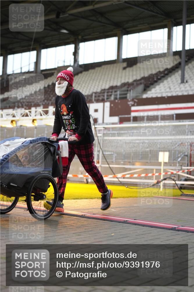 07.12.2025 - St. Pauli X-Mass-Run No. 15 Patografie http://msf.ph/oto/9391976 07.12.2025 10:46:23 Ziel 153, 168, 221, 479, 485, 639, 641, 914, 917, 921, 1040, 1043, 1242, 2082, 2092, 2303, 2306, 2960, 2965, 2998, 3001, 4589 meine-sportfotos.de