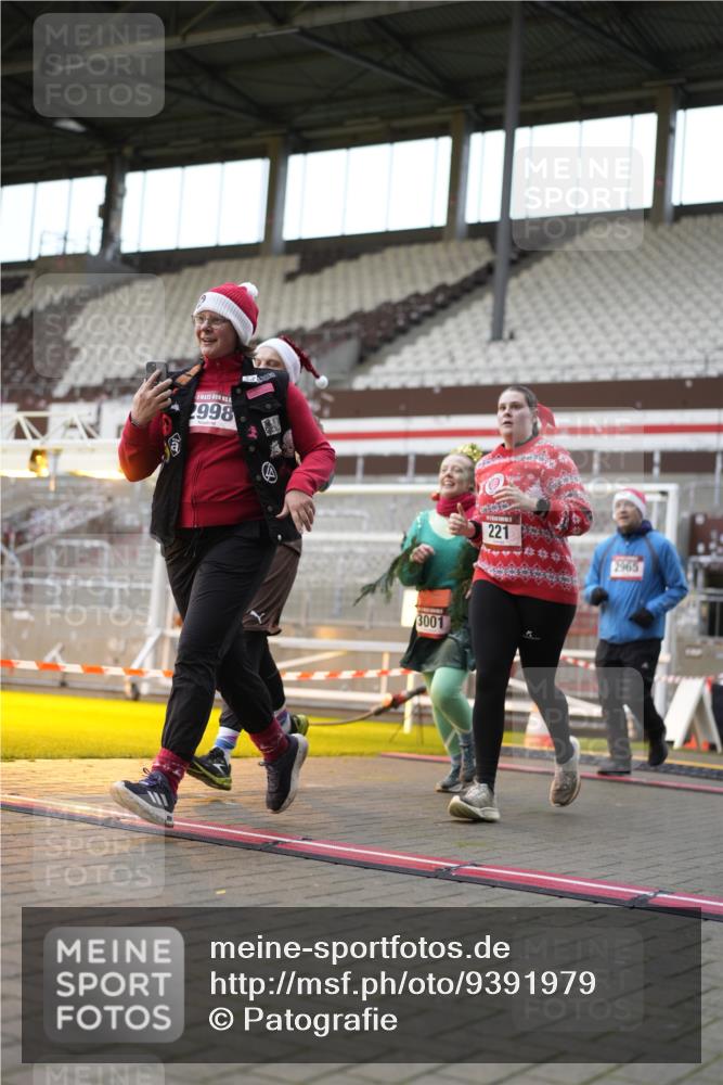 07.12.2025 - St. Pauli X-Mass-Run No. 15 Patografie http://msf.ph/oto/9391979 07.12.2025 10:46:26 Ziel 153, 221, 479, 485, 639, 641, 914, 917, 921, 1040, 1043, 1242, 2092, 2303, 2306, 2536, 2960, 2965, 2998, 3001, 4589 meine-sportfotos.de