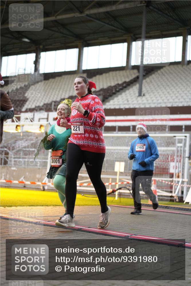 07.12.2025 - St. Pauli X-Mass-Run No. 15 Patografie http://msf.ph/oto/9391980 07.12.2025 10:46:26 Ziel 153, 221, 479, 485, 639, 641, 914, 917, 921, 1040, 1043, 1242, 2092, 2303, 2306, 2536, 2960, 2965, 2998, 3001, 4589 meine-sportfotos.de