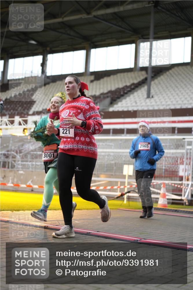 07.12.2025 - St. Pauli X-Mass-Run No. 15 Patografie http://msf.ph/oto/9391981 07.12.2025 10:46:26 Ziel 153, 221, 479, 485, 639, 641, 914, 917, 921, 1040, 1043, 1242, 2092, 2303, 2306, 2536, 2960, 2965, 2998, 3001, 4589 meine-sportfotos.de
