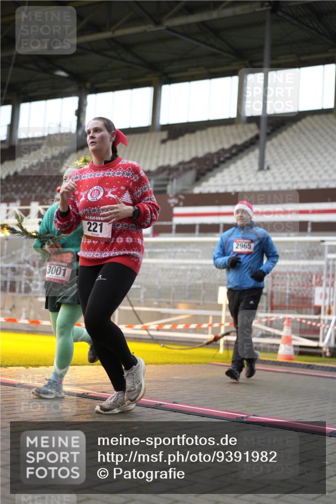 07.12.2025 - St. Pauli X-Mass-Run No. 15 Patografie http://msf.ph/oto/9391982 07.12.2025 10:46:26 Ziel 153, 221, 479, 485, 639, 641, 914, 917, 921, 1040, 1043, 1242, 2092, 2303, 2306, 2536, 2960, 2965, 2998, 3001, 4589 meine-sportfotos.de