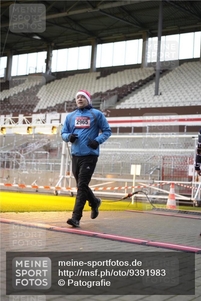07.12.2025 - St. Pauli X-Mass-Run No. 15 Patografie http://msf.ph/oto/9391983 07.12.2025 10:46:27 Ziel 153, 221, 479, 485, 639, 641, 914, 917, 921, 1040, 1043, 1242, 2092, 2303, 2306, 2536, 2960, 2965, 2998, 3001, 4589 meine-sportfotos.de