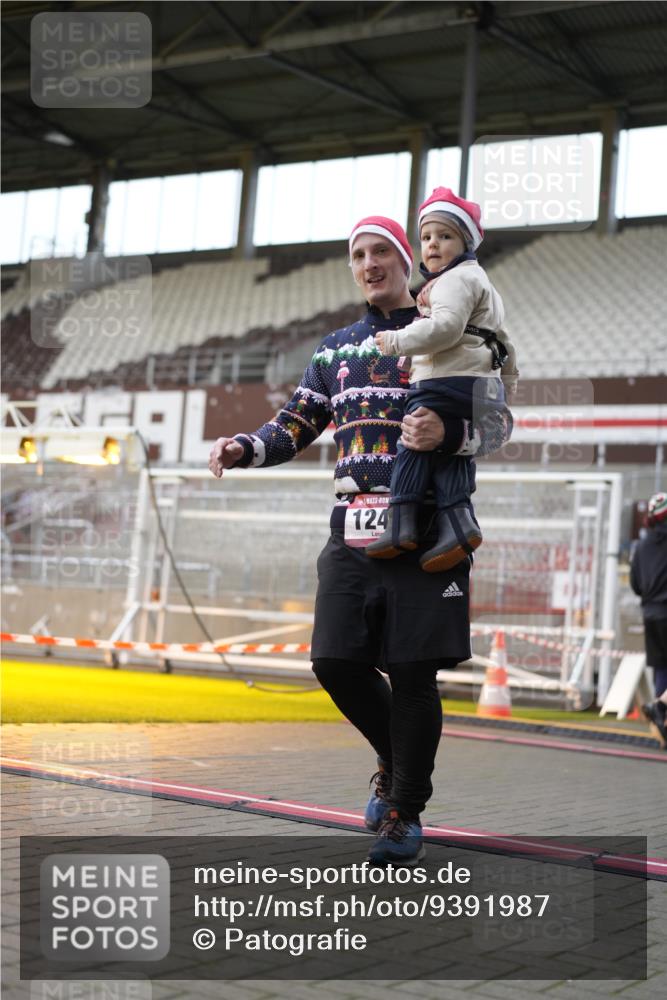 07.12.2025 - St. Pauli X-Mass-Run No. 15 Patografie http://msf.ph/oto/9391987 07.12.2025 10:46:29 Ziel 58, 221, 479, 485, 639, 641, 914, 917, 921, 1040, 1043, 1242, 2092, 2303, 2306, 2488, 2536, 2960, 2965, 2998, 3001, 4589 meine-sportfotos.de