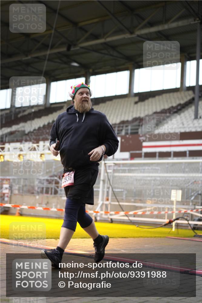 07.12.2025 - St. Pauli X-Mass-Run No. 15 Patografie http://msf.ph/oto/9391988 07.12.2025 10:46:34 Ziel 58, 81, 221, 479, 485, 639, 641, 921, 1242, 2092, 2488, 2536, 2965, 2989, 2993, 2998, 3001 meine-sportfotos.de