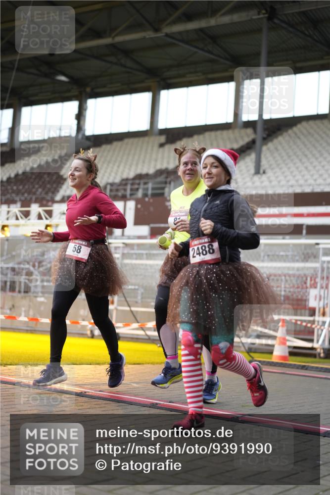07.12.2025 - St. Pauli X-Mass-Run No. 15 Patografie http://msf.ph/oto/9391990 07.12.2025 10:46:35 Ziel 58, 81, 221, 479, 485, 639, 921, 1242, 2488, 2536, 2965, 2989, 2993, 2998, 3001 meine-sportfotos.de