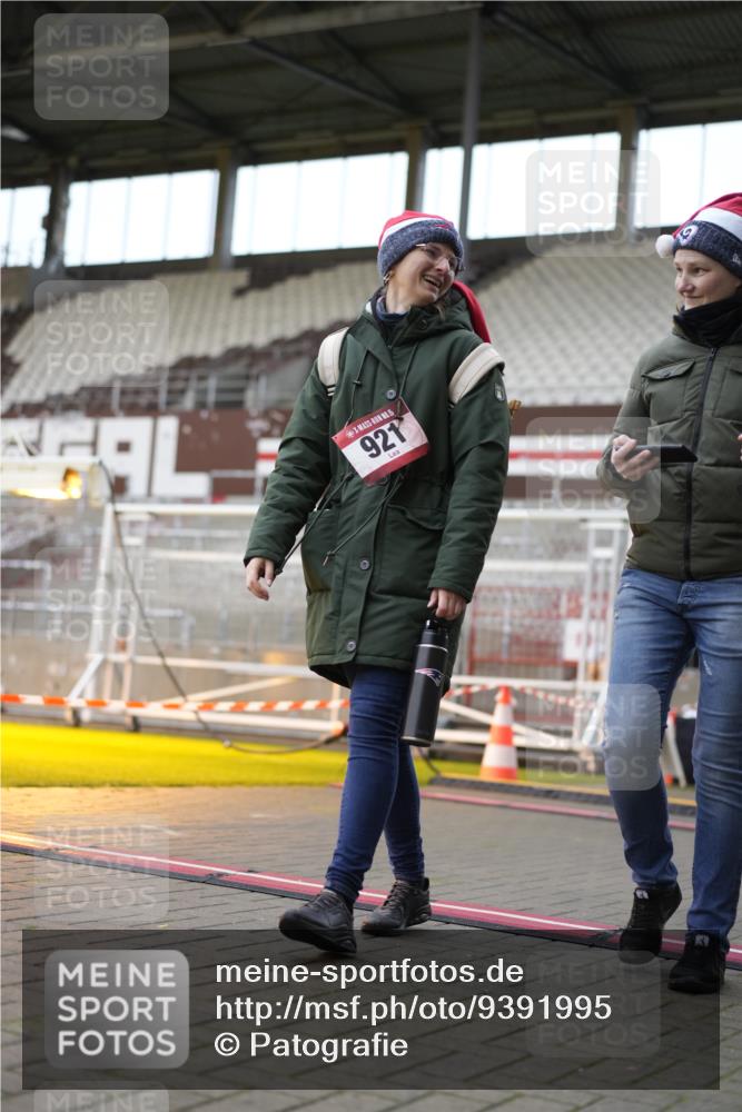 07.12.2025 - St. Pauli X-Mass-Run No. 15 Patografie http://msf.ph/oto/9391995 07.12.2025 10:46:42 Ziel 58, 81, 1242, 2488, 2536, 2965, 2989, 2993, 4593 meine-sportfotos.de